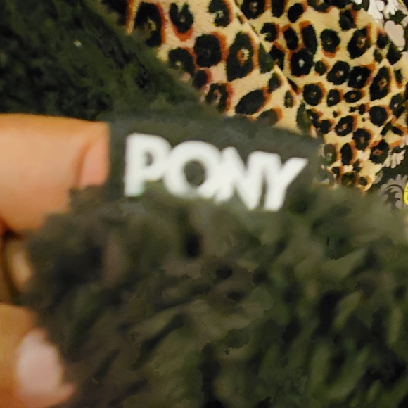 PONY Color Block BLKWHT Sherpa Pullover - Picture 5 of 5